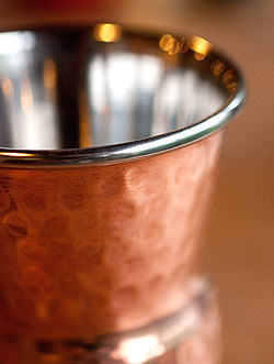 インドの鎚目付き銅装飾コップ【高さ：12cm×直径：8.8cm 約400ml】 - サブ3