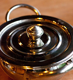 【蓋と持ち手付き】ハンディ - インドの鍋【直径約15.5cm】 - サブ2