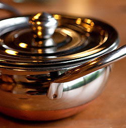 【蓋と持ち手付き】ハンディ - インドの鍋【直径約15.5cm】 - サブ4