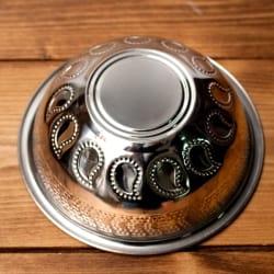 ペイズリーエンボスのアルミ皿【直径：17.5cm】 - サブ4