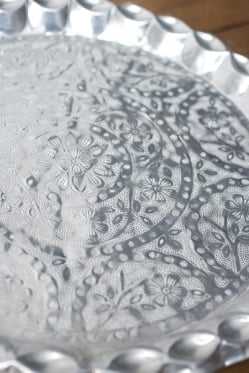 インド伝統唐草エンボスのアルミターリー【直径：36.5cm】 - サブ4