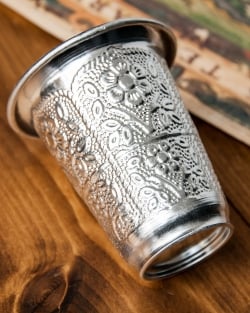 インド伝統唐草エンボスのアルミコップ【高さ：約9.7cm 容量：約300ml】 - サブ2