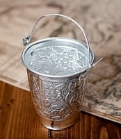 インド伝統唐草エンボスのアルミカップ【高さ：9.5cm】の商品写真