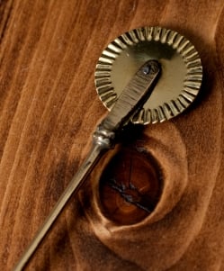 ［非食器］ブラス製 Shankarpali(シャンカルパリ)カッター付きスプーン  - サブ2