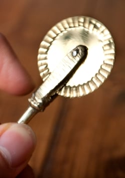 ［非食器］ブラス製 Shankarpali(シャンカルパリ)カッター付きスプーン  - サブ5