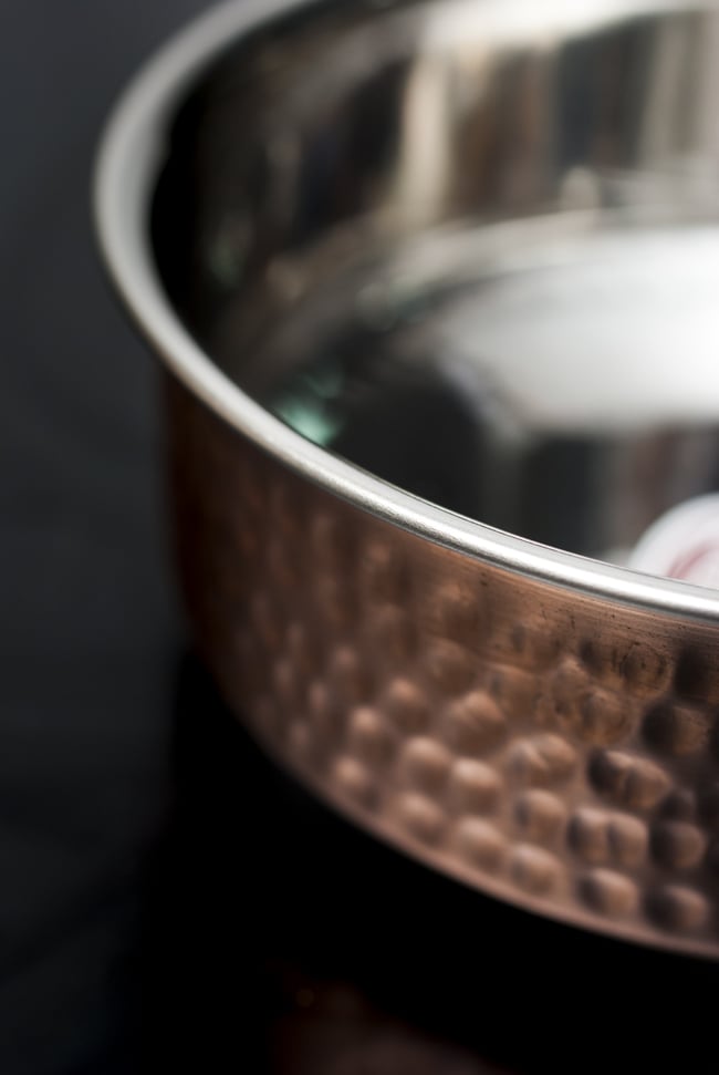 槌目付き 銅装飾のロイヤルソースパン(16.5cm×5cm) 2 - 縁の部分を見てみました。