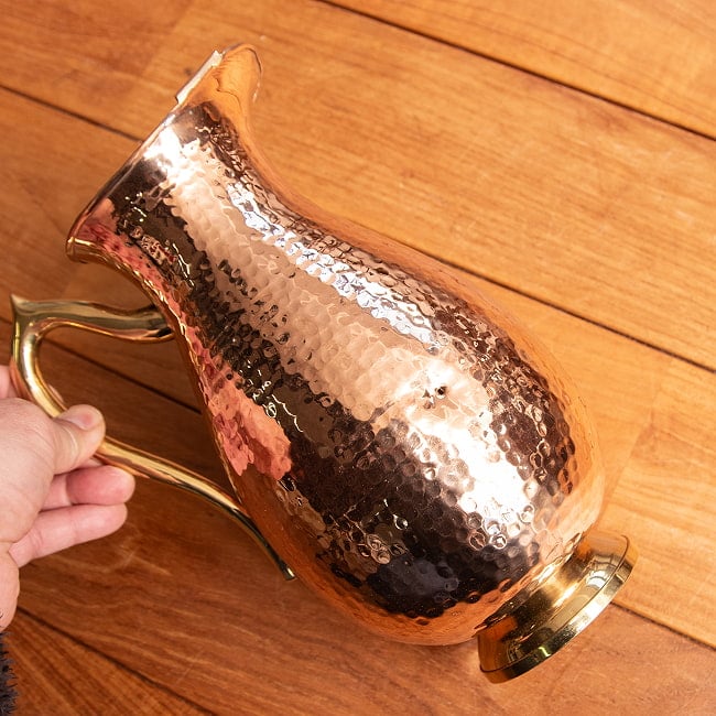 [訳あり・ディスプレイ用]槌目付き 銅装飾の水差し - deluxe1枚目の説明写真です