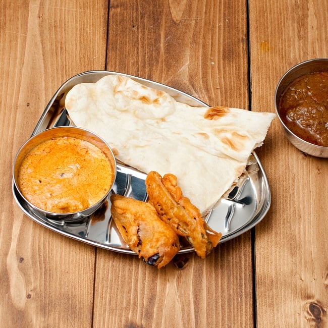 インドのステンレス製 バナナリーフプレート[約22.5cm] 7 - こちらの商品の使用例になります