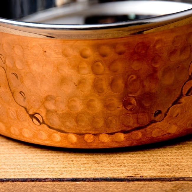 槌目付き 銅装飾のロイヤルソースパン（15.5cm×6.5cm） 5 - 丁寧に打ち込まれた槌目