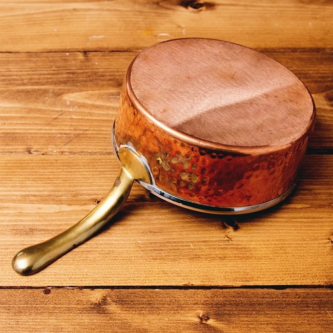 槌目付き 銅装飾のロイヤルソースパン（15.5cm×6.5cm） 7 - 銅はアーユルヴェーダにおいて重視されており、また熱伝導率が優れているとされています。