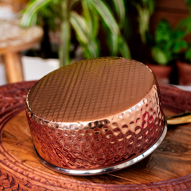ワケアリ・槌目付き 銅装飾のロイヤルソースパン（12.8cm×5.4cm） 6 - 上からの写真です
