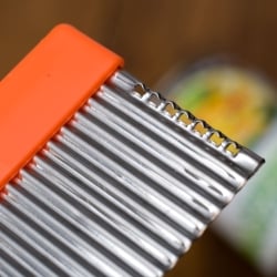 色彩豊かなタイの細切りスライサー付きジグザグカッター - サブ3