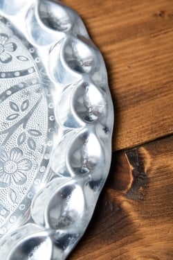 インド伝統唐草エンボスのアルミターリー【直径：28.5cm】 - サブ3