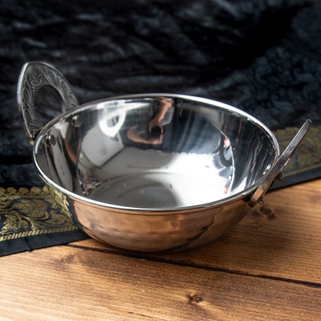 槌目仕上げのヘヴィステンレスカダイ （直径：約13.5cm）の写真1枚目です。持ちてのついたカレー皿、カダイです。カダイ,鍋,両手鍋,カラヒ