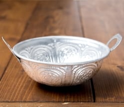 インド伝統唐草エンボス　カダイ風取っ手付きアルミボウル【直径：約14cm】 - サブ2