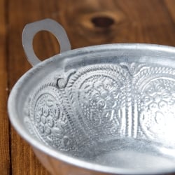 インド伝統唐草エンボス　カダイ風取っ手付きアルミボウル【直径：約14cm】 - サブ4