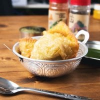 インド伝統唐草エンボス カダイ風取っ手付きアルミボウル【直径:約14cm】