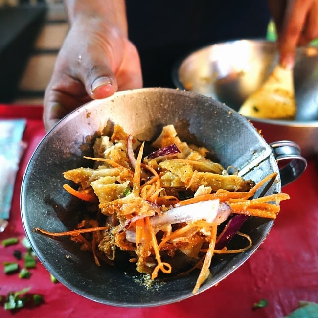 フードトランスポーター　タイ料理の惣菜を袋詰めする 大口じょうご・ロート 7 - このように食材を入れるのに便利