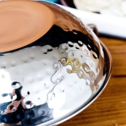 槌目装飾仕上げのステンレスカダイ[装飾持ち手付]サービングパン　食器・お皿（直径：約17.3cm） - サブ4