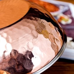 槌目銅装飾仕上げのステンレスカダイ[装飾持ち手付]サービングパン　食器・お皿〔約17.8cm 約900ml〕 - サブ5