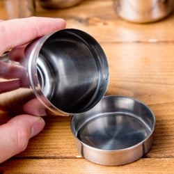 ステンレスのマサラケース・小物入れ-3号[約7.2cm×5.3cm 120ml] - サブ5