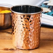 インドの鎚目付き銅装飾コップ【高さ：8.5cm×直径：7.5cm】