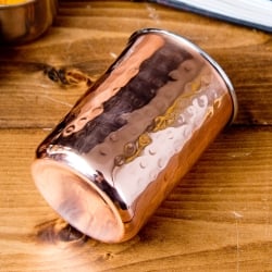 インドの鎚目付き銅装飾コップ【高さ：9.7cm×直径：7.5cm 約300ml】 - サブ3