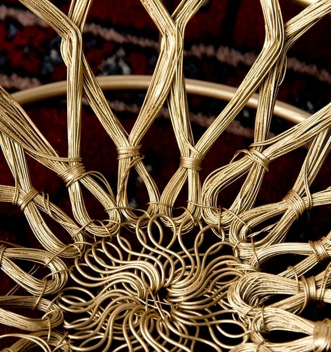 金色のメタルワイヤー飾り皿[直径:24cm] 5 - アップにしてみました