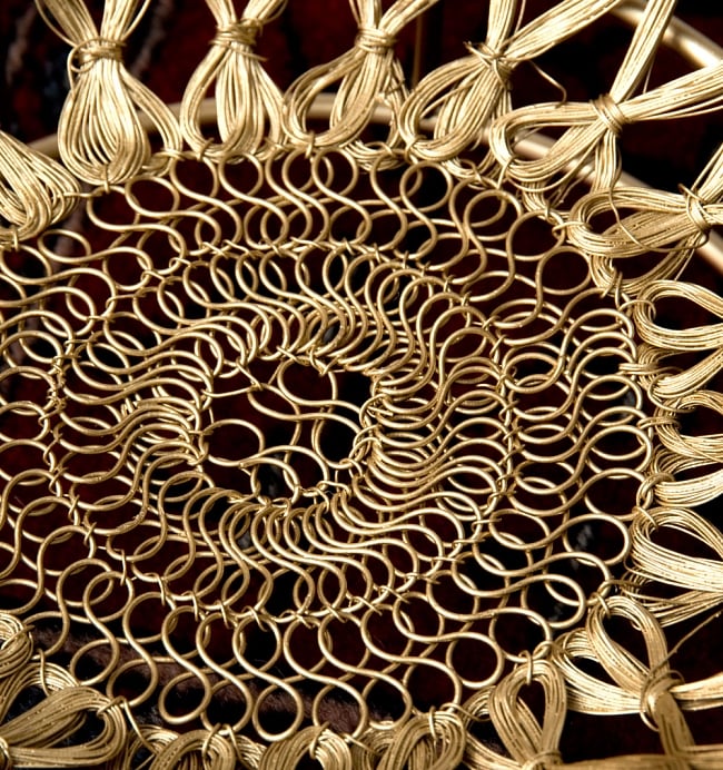 金色のメタルワイヤー飾り皿[直径:30cm] 7 - アップにしてみました