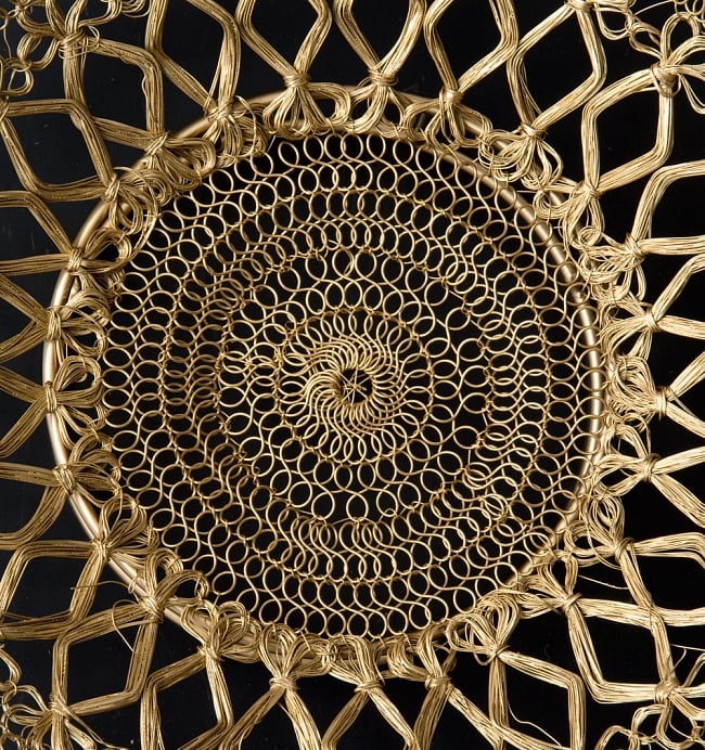 金色のメタルワイヤー飾り皿[直径:40cm] 10 - アップです。よく編み込まれていますね
