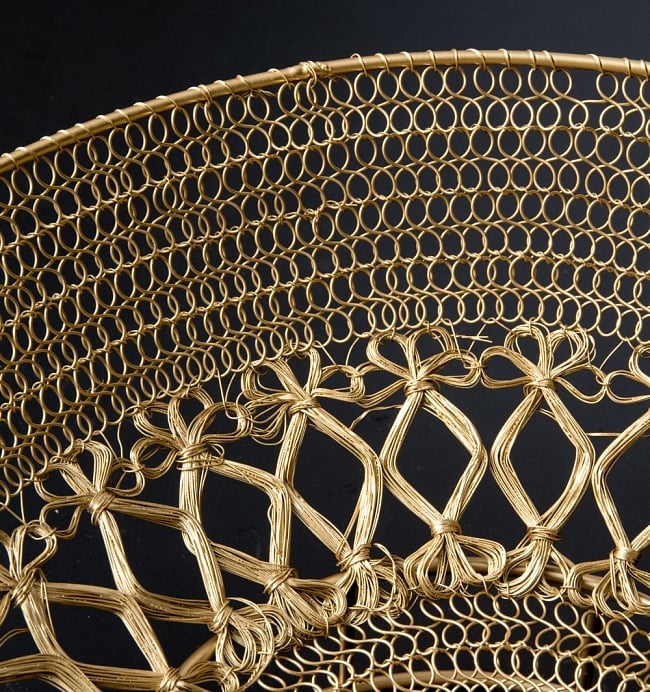 金色のメタルワイヤー飾り皿[直径:40cm] 11 - アップです。よく編み込まれていますね