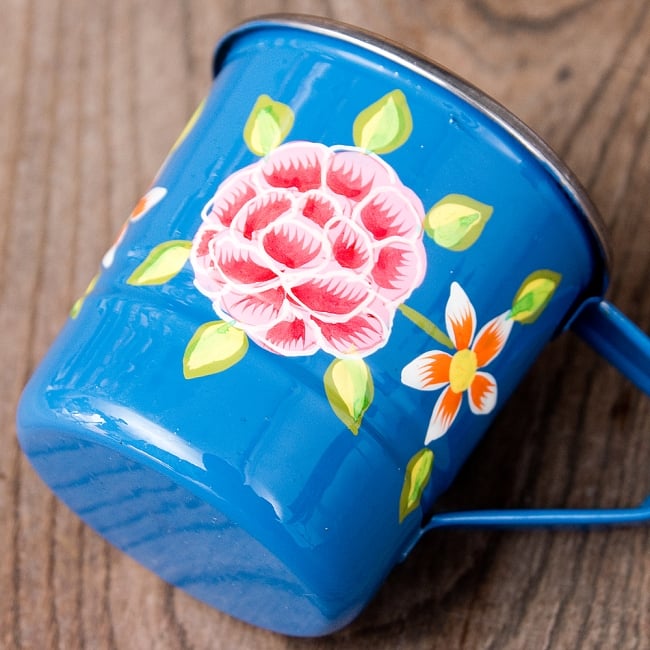 どこか懐かしいレトロテイスト　手描きカシミールペイントのミニマグカップ[直径：6cm x 高さ：5.9cm ] - 小花模様 3 - 拡大写真です
