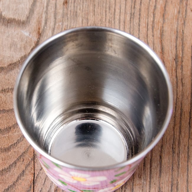 どこか懐かしいレトロテイスト　手描きカシミールペイントのチャイカップ[直径：6.4cm x 高さ：7.5cm ] - 更紗模様 7 - 中はステンレスのままなので、安心してご使用いただけます。