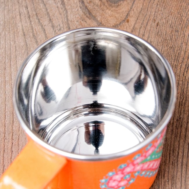 どこか懐かしいレトロテイスト　手描きカシミールペイントのマグカップ[直径：8cm x 高さ：7.9cm ] - オレンジペイズリー 7 - 中はステンレスのままなので、安心してご使用いただけます。