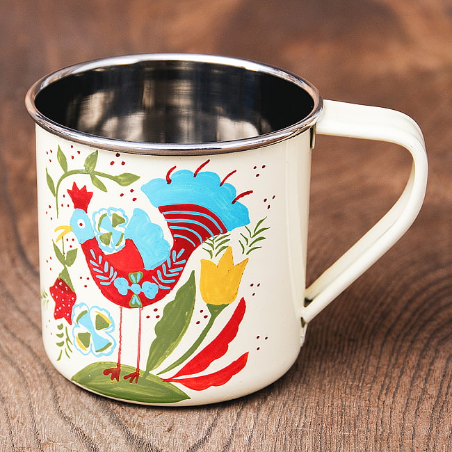 どこか懐かしいレトロテイスト　手描きカシミールペイントのマグカップ[直径：8cm x 高さ：7.9cm ] - 鳥柄の写真1枚目です。ステンレス食器へ、伝統的なカシミールペイントを施してあります。カシミール,ペルシャ,コップ,チャイカップ,ステンレス,チャイ,ティー