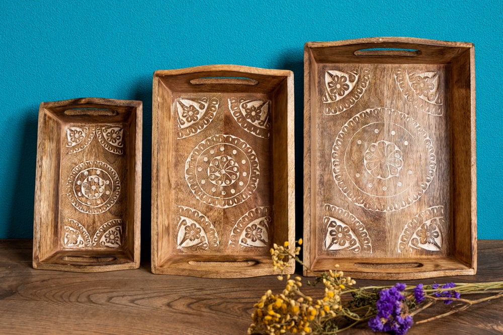 手彫りのマンゴーウッドトレイ Mサイズ 【30cm×20cm】3枚目の説明写真です