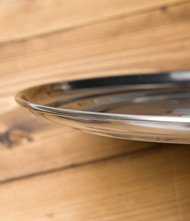 浅めのカレー大皿 [深さ約1.5cm 直径約28cm]-重ね収納ができるタイプ 4 - 裏面はすっきりとシンプルです。お手入れ楽ちん！
