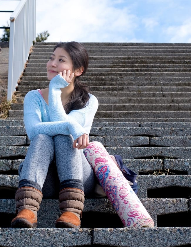 エスニック柄 ヨガマット（6mm） - ダマスクグレー 7 - 軽くて持ち運びしやすいのでどこにでもご一緒に♪