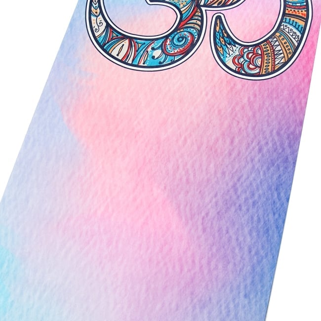 [ストラップなしお値引き品](天然ゴム)高品質エスニックヨガマット4mm - OMシンボル 6 - 中心の写真です