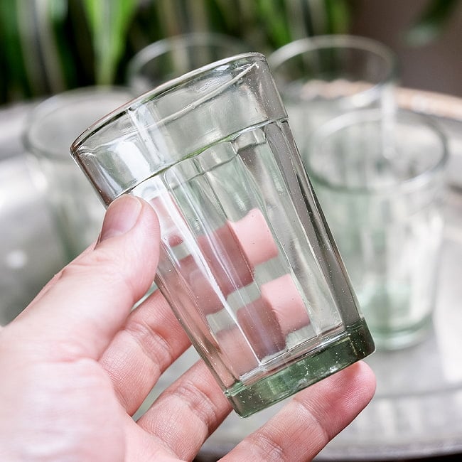 【5個セット】インドのチャイ カップ【高さ:約8.5cm 直径:約6cm 約110ml】 9 - このくらいのサイズ感になります