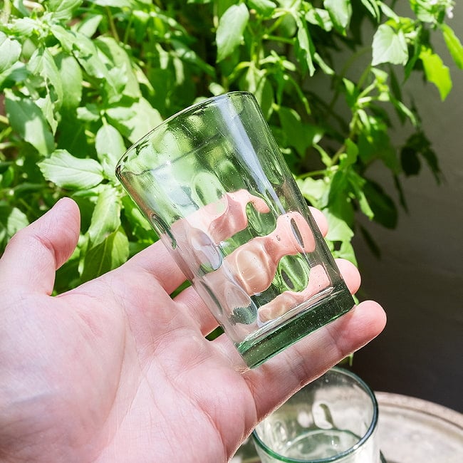 【5個セット】インドのチャイ カップ - 装飾つき[直径:6.3cm 高さ:9.5cm 約190ml] 10 - このくらいのサイズ感になります