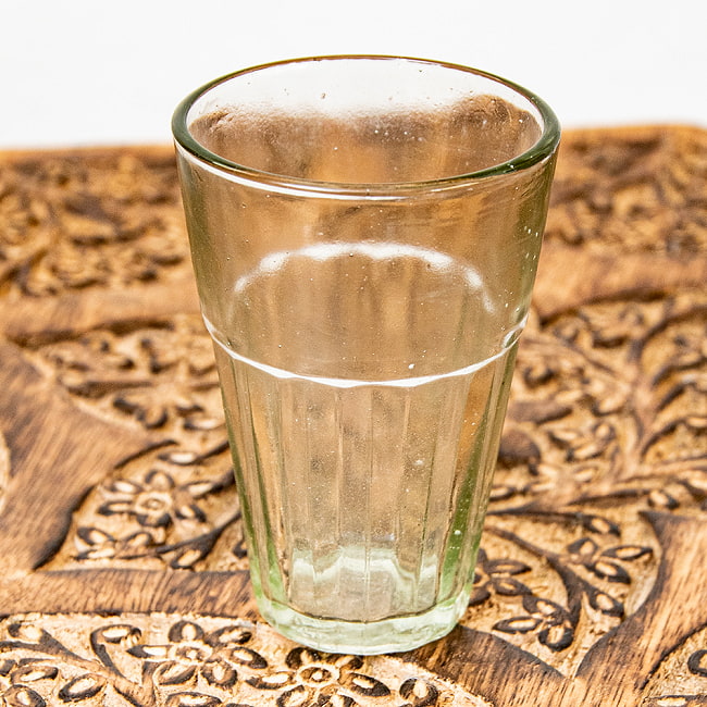 【5個セット】インドのチャイカップ[約7.5cm 直径：約5.3cm] 2 - 少し気泡混じりの厚めのガラスに手作りの温もりがあります。