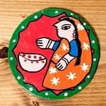 〔丸型〕 ミティラー画のコースター - 赤色背景×オレンジ色サリー女性の商品写真