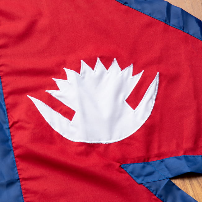 レストランなどに！ネパールの国旗（87cm x 55cm） 4 - 細部を見てみました