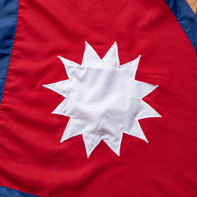 レストランなどに！ネパールの国旗（87cm x 55cm） 5 - 細部を見てみました