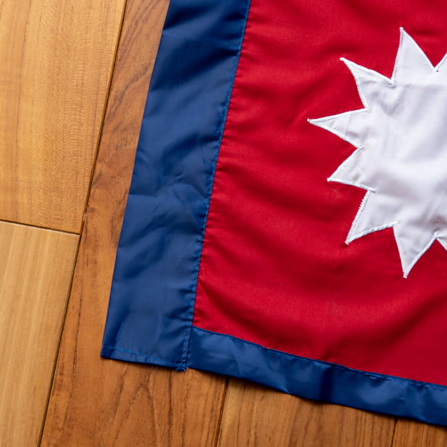 レストランなどに！ネパールの国旗（87cm x 55cm） 7 - 細部を見てみました。