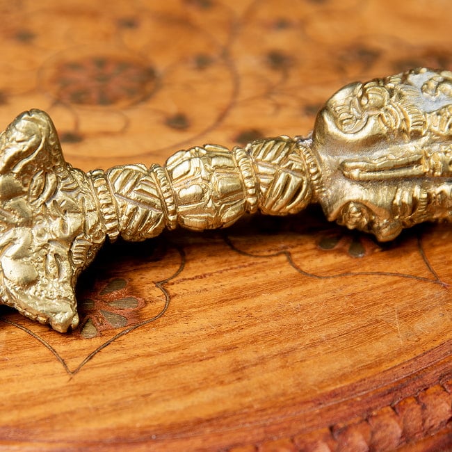 プルパ（キーラ・金剛蕨）[約22.5cm] 4 - 持ち手の部分の拡大写真です。金剛杵を握り締めるような形になります。