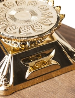 光で回り続ける　蓮の台座 - サブ4