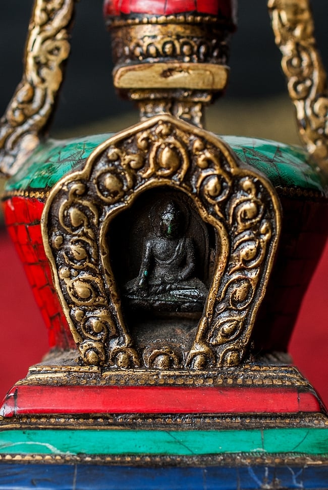 ストゥーパ - 緑青石仕上げ - 21.5cm 3 - 小さいながら仏陀の装飾があしらわれています。