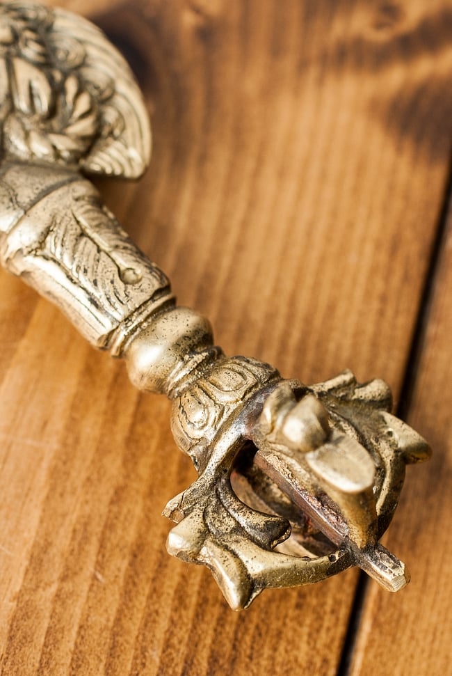 チベット密教法具 文殊菩薩の利剣 - ガドゥガ - 40cm 5 - 持ち手部分はドルジェがモチーフとして用いられています。